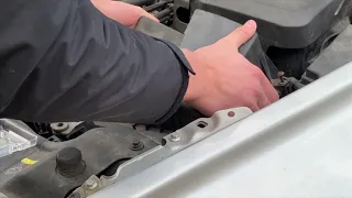 Air-filter change on a Volvo C30