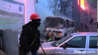 Riot police clash with protesters in Kiev