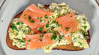 Smoked salmon, scrambled eggs on toast