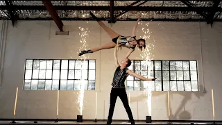 Acrobatic Juggling Duo Cameo Rascale ~ Joker & The Thief - Wolfmother