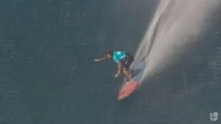 Surfistas desafían enormes olas en Hawaii
