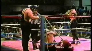 WWC: Texas Hangmen vs. Miguelito Pérez & Giant Warrior (1990)