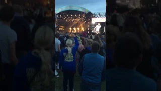 Richard Ashcroft bitter sweet symphony live at iow festival 2016