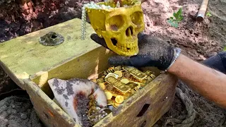 Baú do Tesouro com Caveira de OURO Encontrado - detector de metais