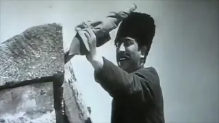 Yeddi oğul istərəm (1970).Biri deyir tax biri deyir cıxart.Qısa fraqment