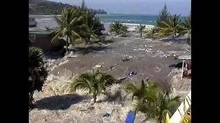 Tsunami 2004 Real amateur video footage by British Tourist at Unknown Location