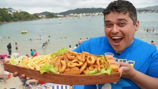 Curtindo uma BARCA DE FRUTOS DO MAR na PRAIA de SANTA CATARINA