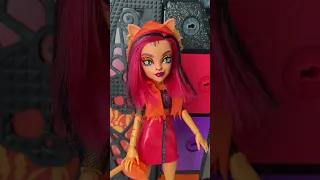 GLOWING MONSTER HIGH DOLL?! Toralei Stripe NEON FRIGHTS new g3 review!