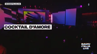 Mahmood singing Cocktail d‘amore at RadioItalia live