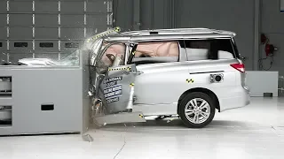 2014 Nissan Quest driver-side small overlap IIHS crash test