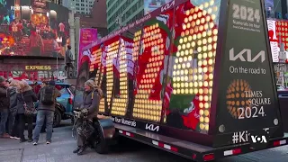 New York City's Times Square Prepares for New Year’s Eve | VOANews