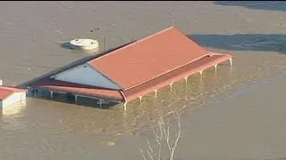 Восток Австралии продолжает погружаться под воду