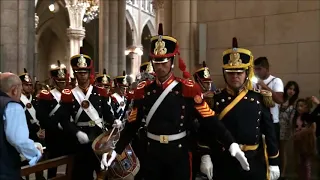 INGRESO A LA BASILICA MARCHA DE LAS MALVINAS