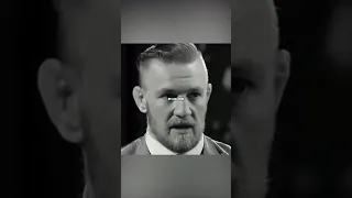 Conor McGregor commentates his first fight vs Dustin Poirier! 😂👏