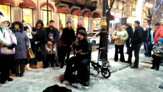 Невский музыкант поет песню Виктор Цой Группа крови