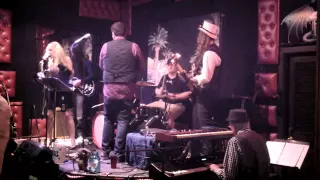 Black Pearl Covers "Mama He Treats Your Daughter Mean" at Suzy's Bar & Grill - 3/13/15