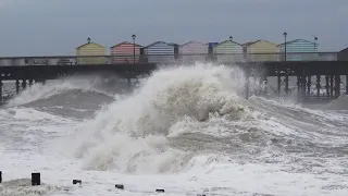 Storm Ciaran Waves Smashing Into Hastings Beach..!