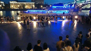 Танцы на Пушкинской набережной.  август 2017.