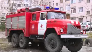 Причины пожара в общежитии на улице Архангельской в Вологде выясняют сотрудники МЧС