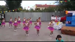 Танцы Далеко от мамы