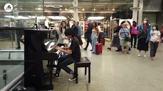 Incredible! He Plays Moonlight Sonata 3rd Movement In Public! Crowd Amazed!