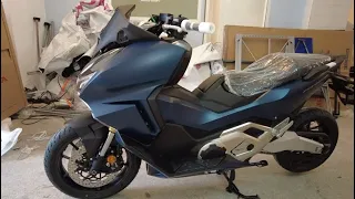 Unboxing HONDA FORZA 750 new model 2023 blu color