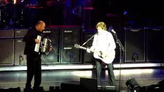 Paul McCartney live in Montréal - MICHELLE [HD]