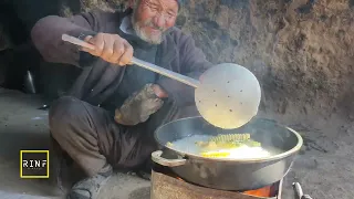 Winter Life and Cooking Chips in a cave | Afghanistan village life Documentary 4K | Old Lovers