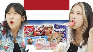 Korean Women Try Dutch Snack for the First Time!