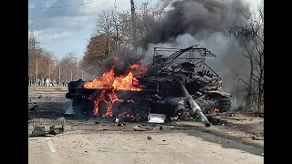 Кадры боя с безпилотника российская колонна танков попала в засаду - Украина сегодня