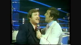 Jerry Quarry doing a great Muhammad Ali impersonation!! LOL!! Enjoy :)