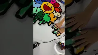 Dripping Murakami Flower Rug making process in 35 seconds. Enjoy👩‍🎨 #tufting #customrug #murakami