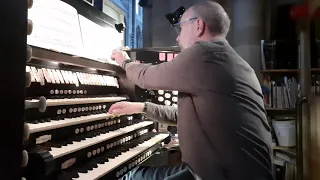 BUXTEHUDE Fugue in C ("Jig Fugue") BuxWV 174 - played by Peter Dyke at Hereford Cathedral