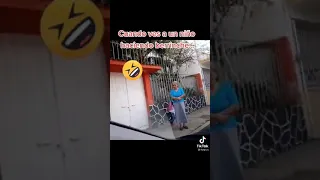 cuando vemos a un niño haciendo berrinche 😂😂😂