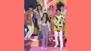 [FanCam] Zephanie perform "Shut up and Dance" with other Sparkle artists!