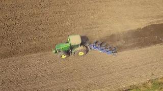 JOHN DEERE 7230R | PLOUGHING