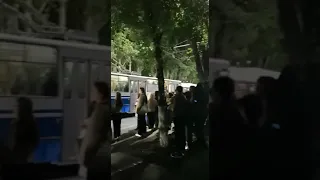 После празднования Дня Победы волгоградцы штурмовали троллейбус