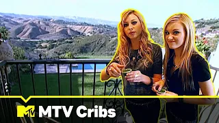 Le duo americain Aly & AJ nous accueille dans leur maison à Calabasas | MTV Cribs