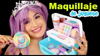 Tu 🍭 HERMANA MENOR 👧🏻 TE MAQUILLA 💄 con SUS JUGUETES 😱 I ASMR en ESPAÑOL I Ges ASMR