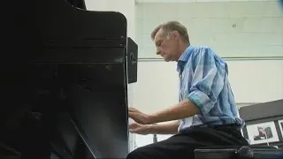 Homeless Sarasota piano player completes rehab