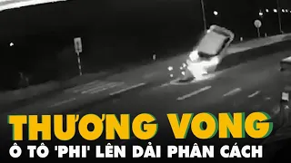 Ô tô 'phi' lên dải phân cách, lộn nhiều vòng làm 2 người tử vong, 3 người bị thương