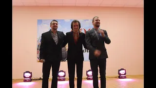 Народний артист України Павло Дворський та його сини В'ячеслав та Павло в с.Мединя.