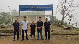 Đán Dầu làm đường vào nhà Đại ca Ngài, Anh Hồng bạn Xì trưởng thôn. Nguyễn Tất Thắng