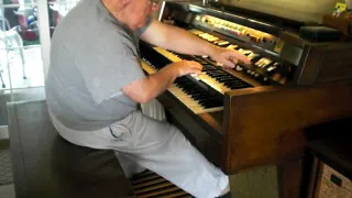 Mike Reed plays "Feelin' Alright" on his Hammond Organ