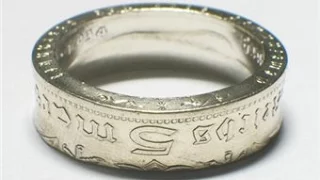 Improvised ring of the coin.