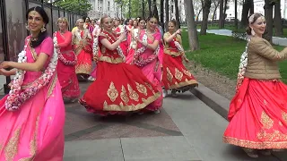 2022 05 14 Харинама Кузнецкий Мост. Harinama on Kuznetsky Most Street.