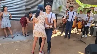 Pegaditos. Bailando Cumbia. de lo mejor