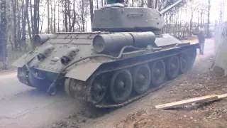 Т-34 на ходу.
