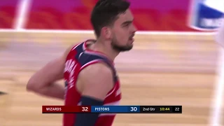 Tomas Satoransky's Massive Dunk Over Pistons [26.12.18.]