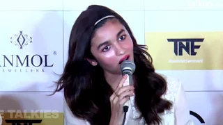 Alia Bhatt's DUMB Moment In PUBLIC